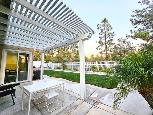 Building Photo - Highly Upgraded Paseo Del Sol Home!