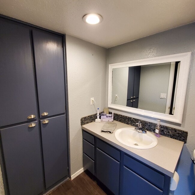 Building Photo - Pet Friendly 3 Bedroom with RV Parking, Close to Downtown Albany!