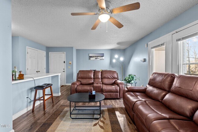 Building Photo - 702 Glendale Dr