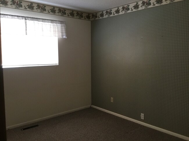 Building Photo - Super Cute..1607 sq. ft 3 Bedroom, 2.5 bat...