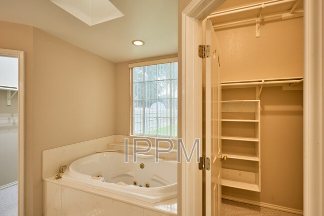 Building Photo - 1309 Summerfield Ln