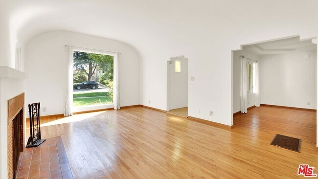 Building Photo - 624 15th St