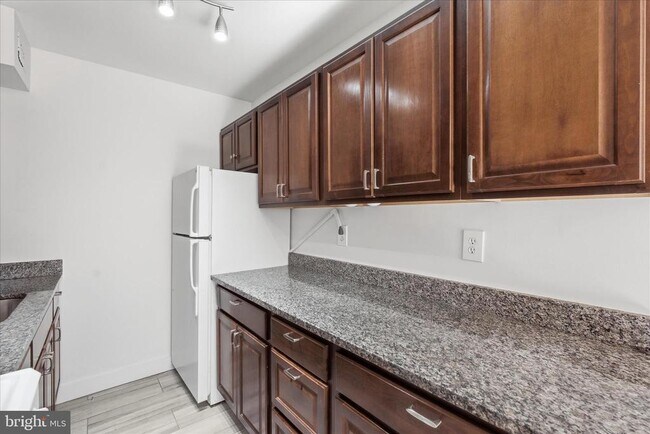 Building Photo - 1200 S Arlington Ridge Rd