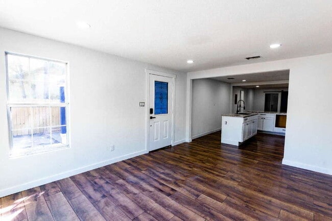 Building Photo - 146 Leroux St