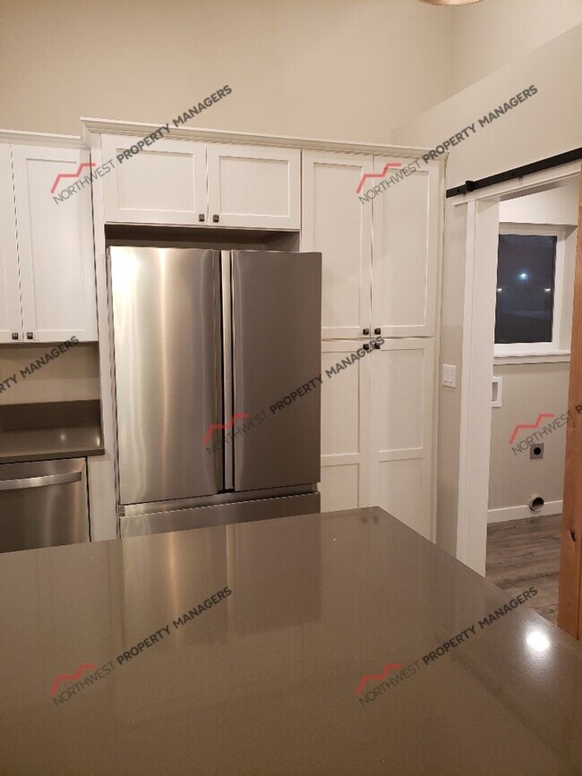 Building Photo - STATUS: AVAILABLE  | R245A | $2095 *** 1 ST FULL MONTH FREE - MOVE IN SPECIAL!!!