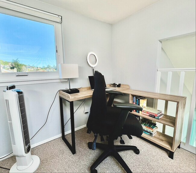 Building Photo - 1990 Dolphin Dr