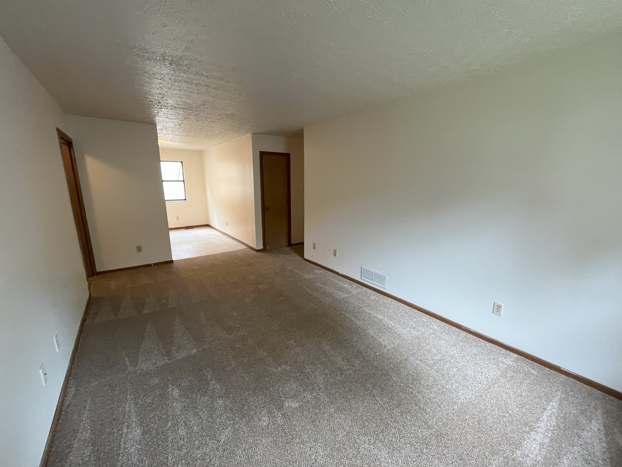 Building Photo - 180 E 12th Ave