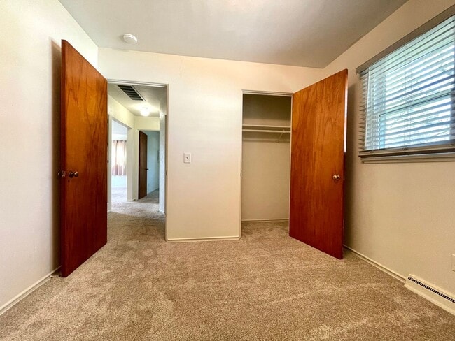 Building Photo - Two Bedroom Home in Portage