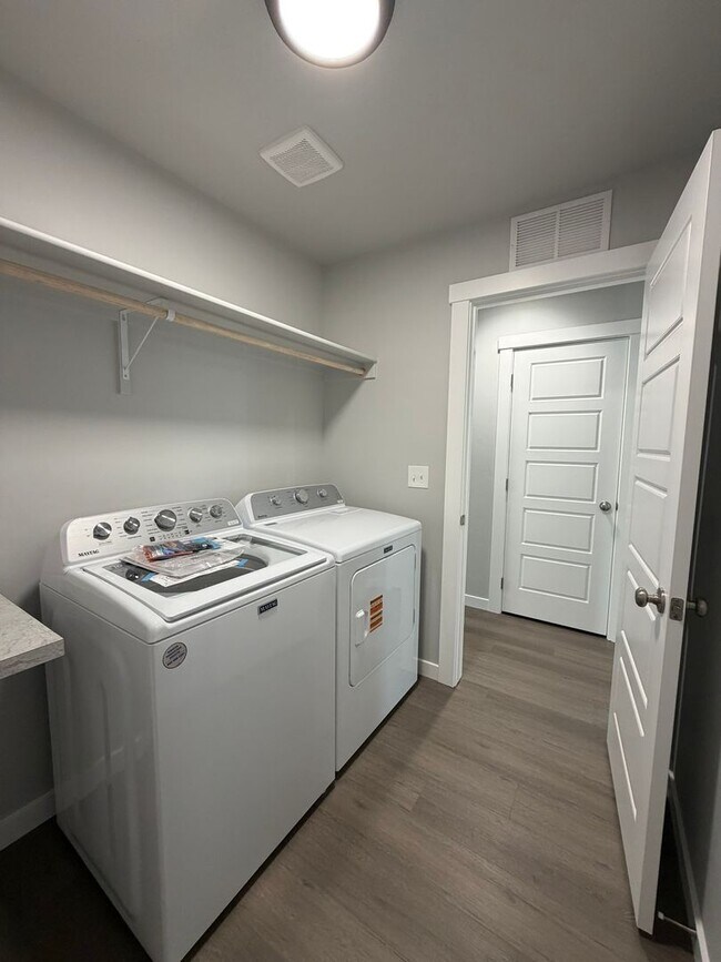 Building Photo - Move-In Special! Brand new 3 bed 2 bath home with bonus room, located in Meridian just off McMill...