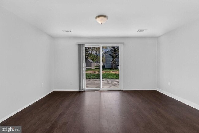 Building Photo - 14 Greystone Cir