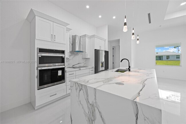 Building Photo - 3111 W 17th St