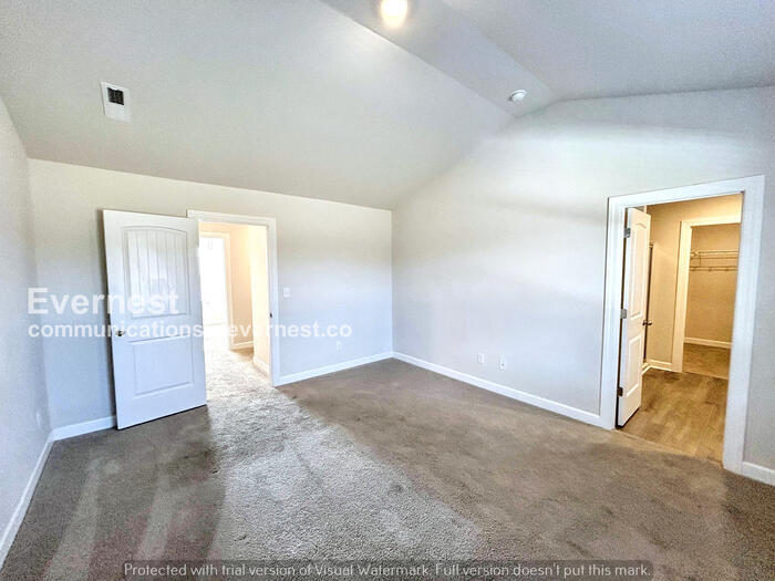 Building Photo - 3251 Quintana Dr