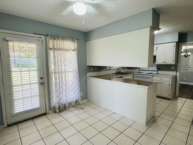 Building Photo - Dreamy 3-Bedroom