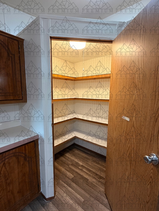 Building Photo - 3 Bedroom 2 Bathroom