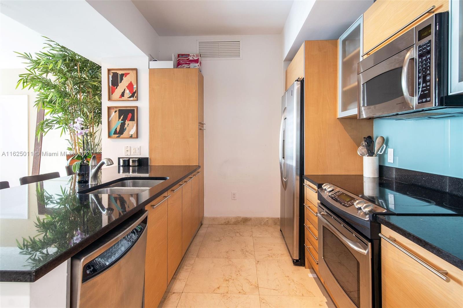 Building Photo - 1050 Brickell Ave