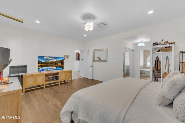 Building Photo - 2085 Paseo Del Prado Dr