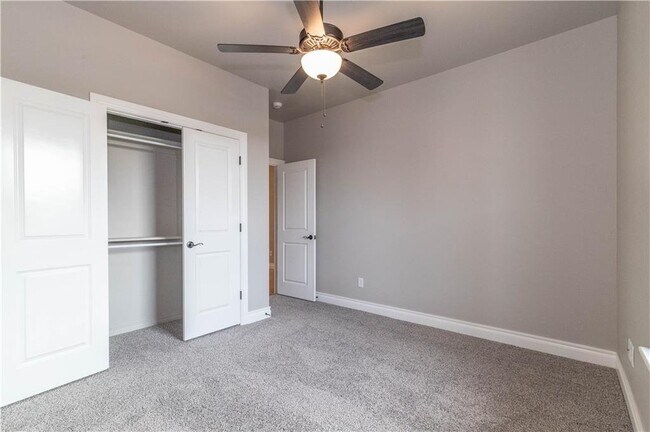 Building Photo - Gorgeous 4 bed 3 bath home in East Edmond-...