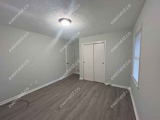 Building Photo - 2690 Lake Harbin Rd