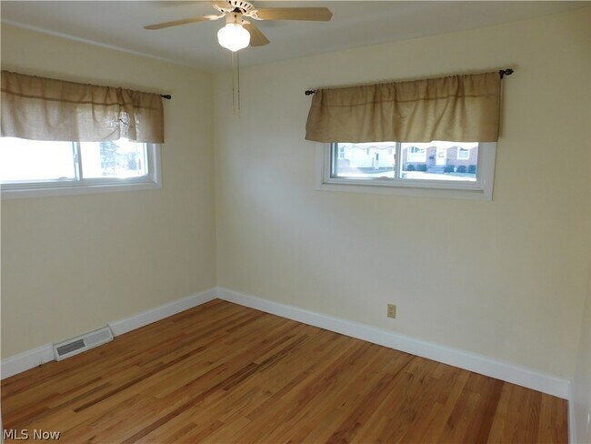 Building Photo - 5653 Cumberland Dr