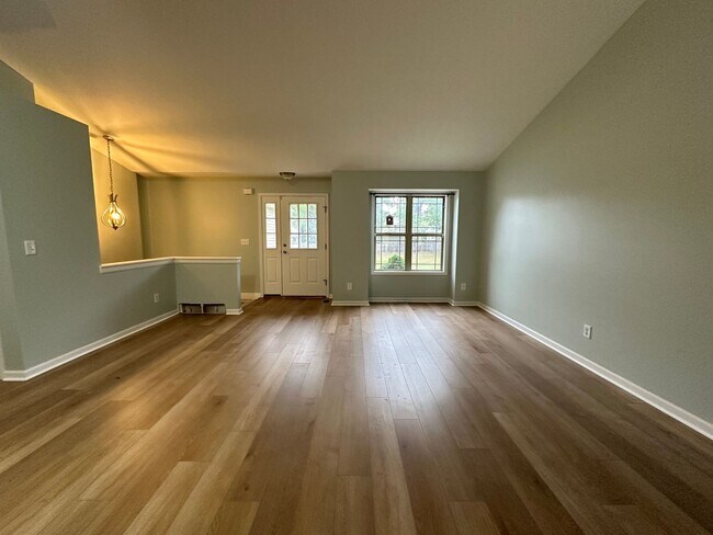 Building Photo - 2075 Janes Ave NE