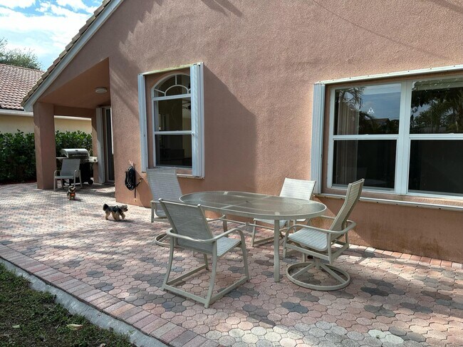 Building Photo - 13255 Royale Sabal Ct