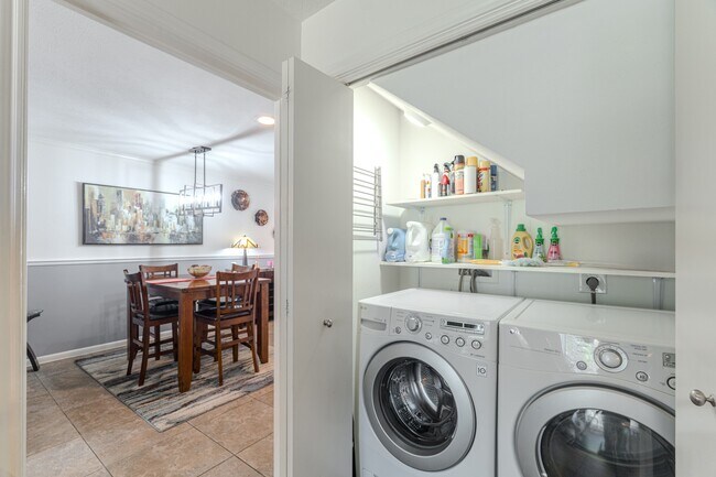 Building Photo - 6339 Del Monte Dr