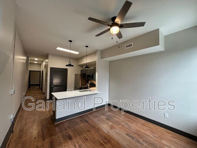 Building Photo - 73 W Main St