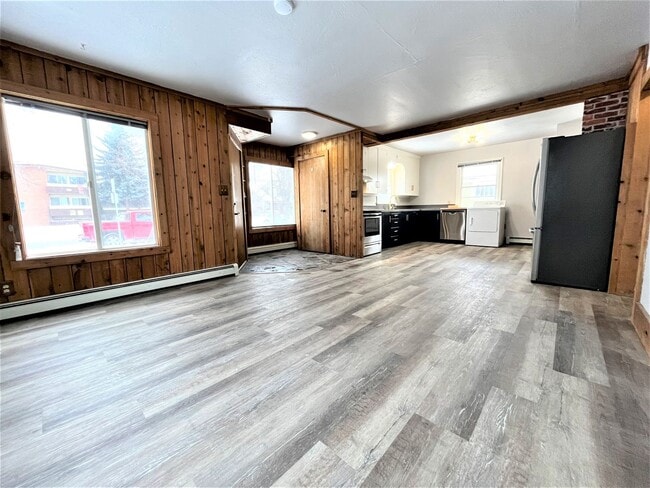 Building Photo - Newly Renovated 3 Bed, 2 Bath With Amazing...