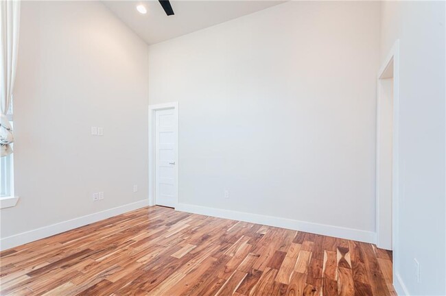 Building Photo - 2509 Del Curto Rd