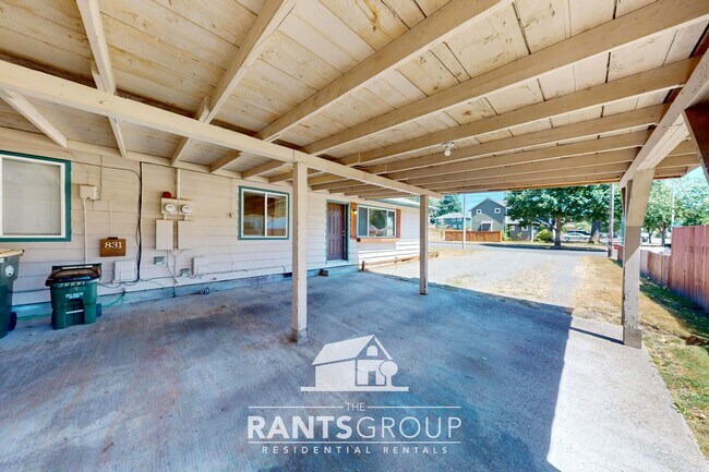 Building Photo - 806R