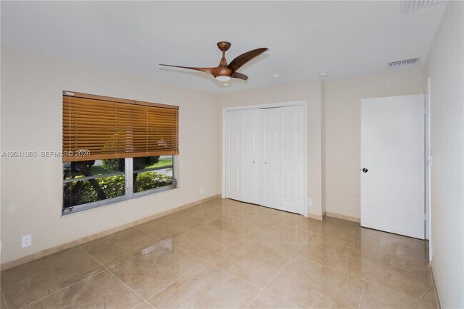 Building Photo - 16641 Royal Poinciana Dr
