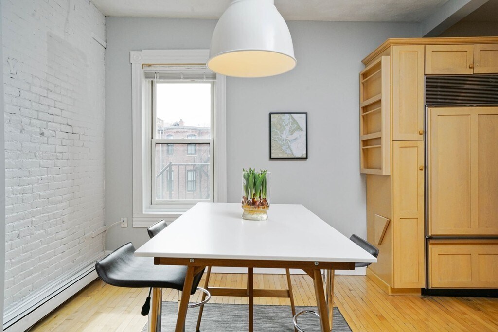 Building Photo - 74 W Rutland Sq