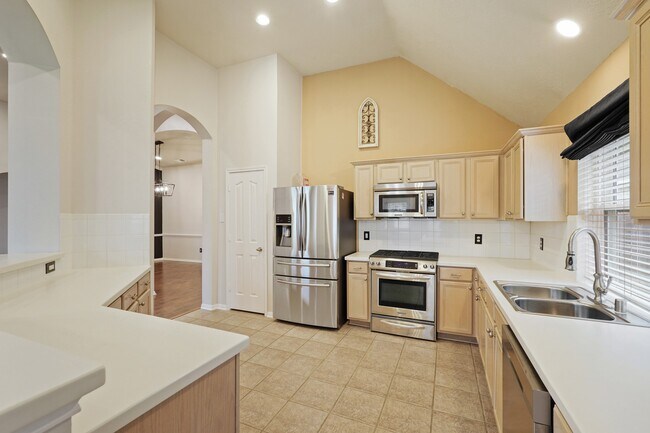 Building Photo - 18303 Heathridge Ln