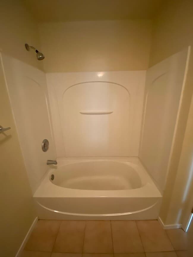 Building Photo - Midtown 2 bedroom 1.5 bathroom