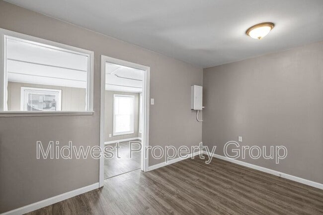 Building Photo - 1421 Vero Dr