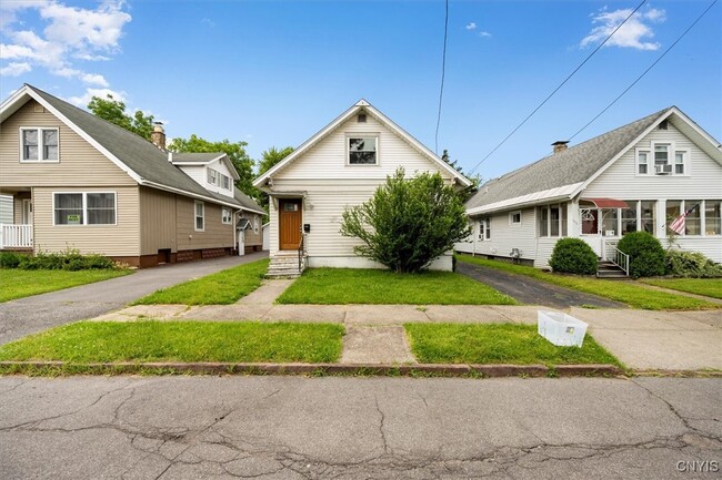 Building Photo - 1410 Fincke Ave