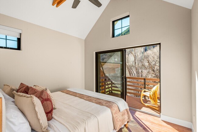 Building Photo - 106 Castle View Dr