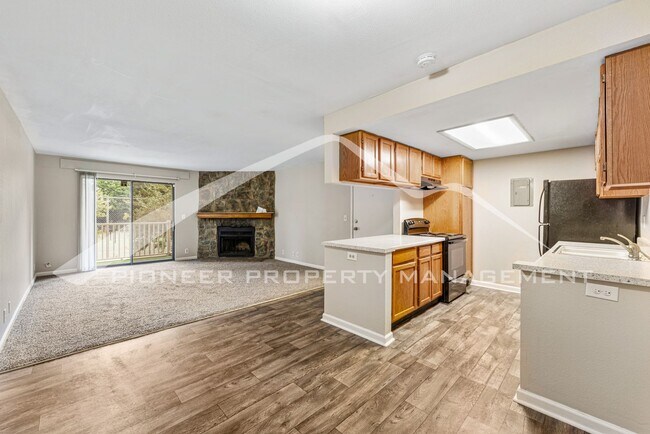 Building Photo - Spacious Condo with Washer/Dryer and Central AC