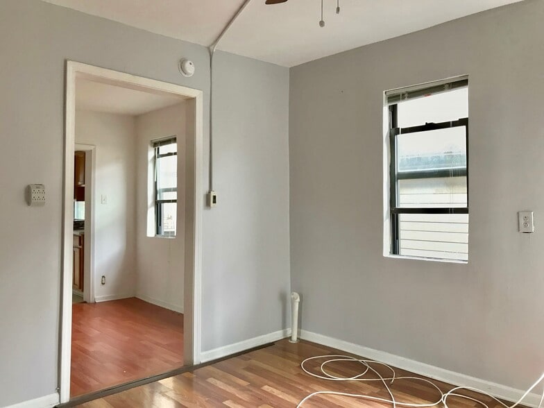 Building Photo - 1512 N Greenview Ave