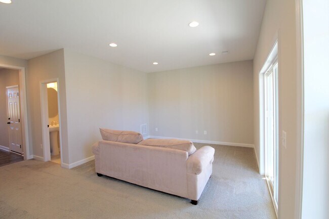 Building Photo - 3398 Monterey Dr