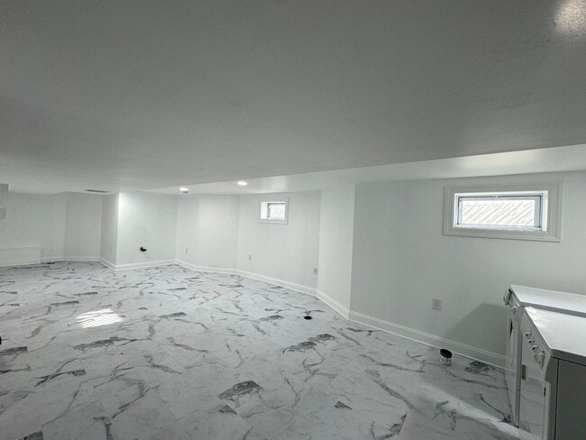 Building Photo - Stylish 3-Bedroom Home in Hackensack, NJ for Rent