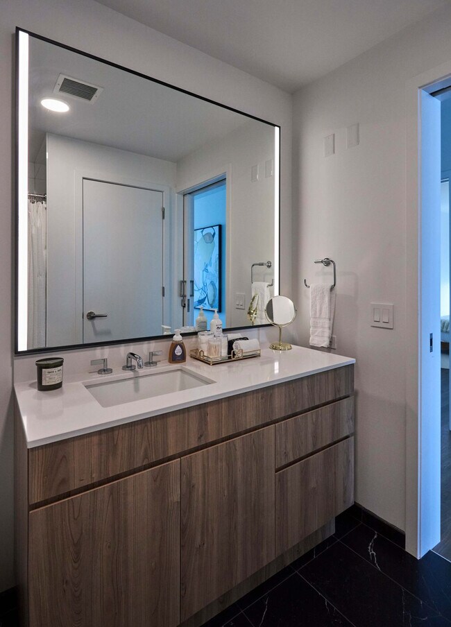 Building Photo - 1000 S Michigan Ave