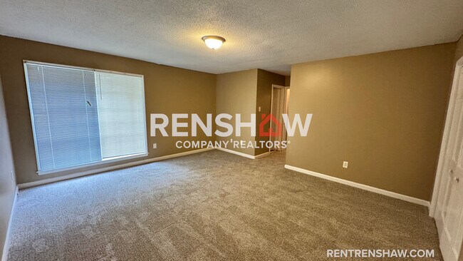 Building Photo - 5249 Kimbark Woods Dr