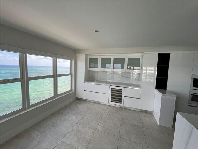 Building Photo - 3500 Galt Ocean Dr