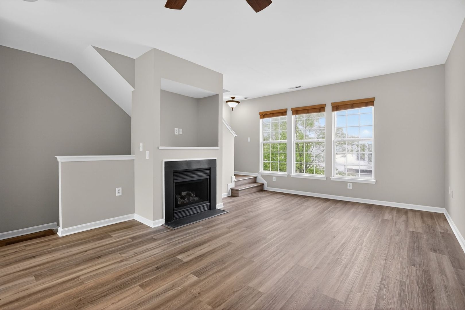 Building Photo - 23185 Blackthorn Square