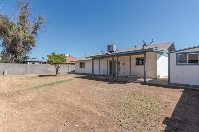 Building Photo - 1432 S Oracle