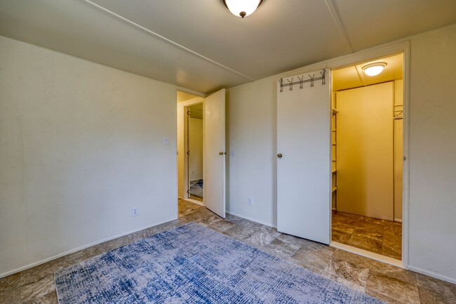 Building Photo - Move in ready now! Affordable 2 bedroom 1 ...