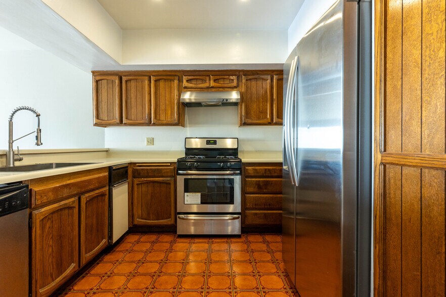 Building Photo - 5125 Harold Way