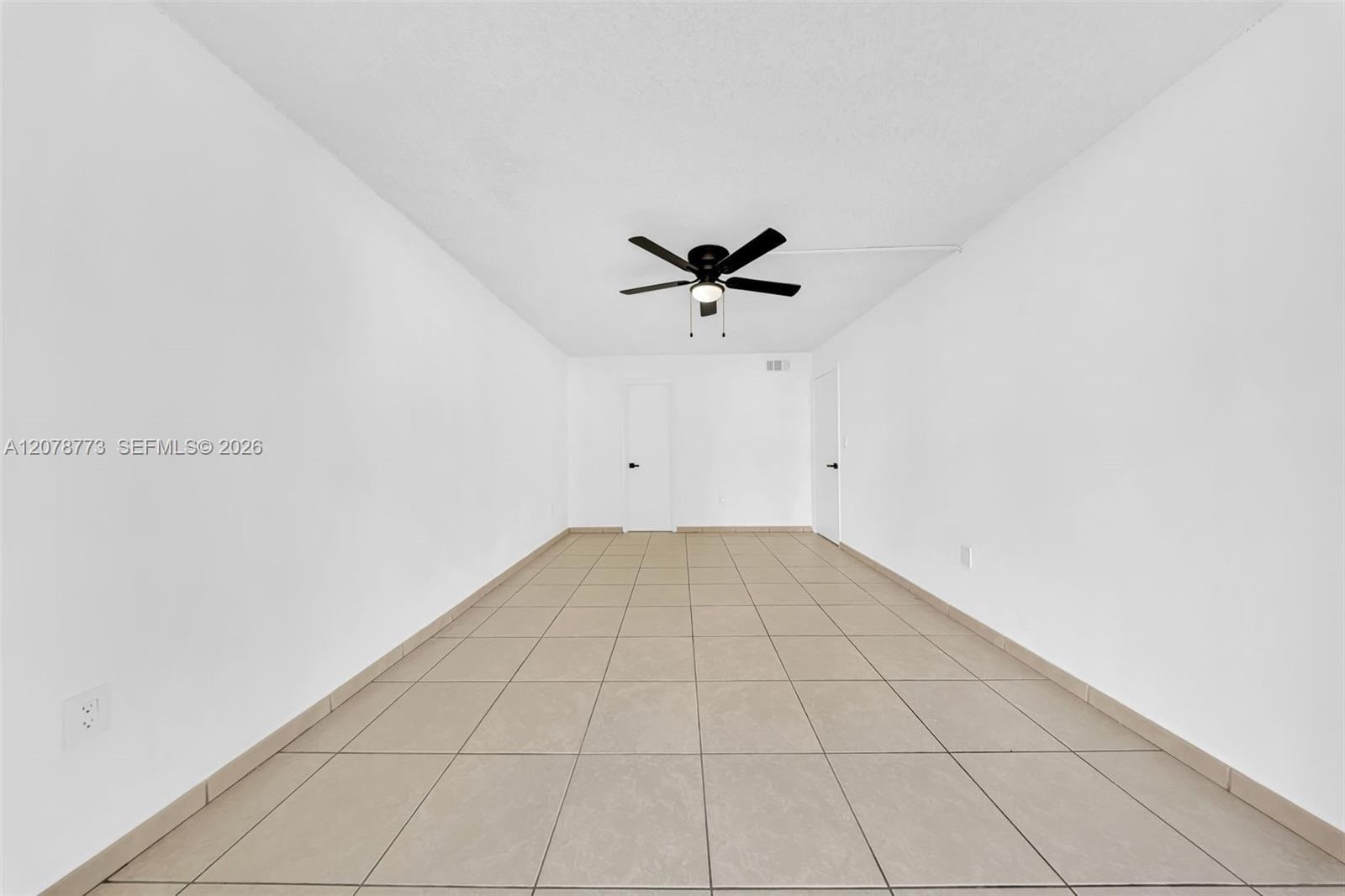 Building Photo - 9360 Fontainebleau Blvd