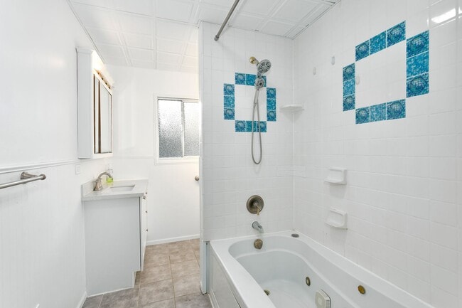 Building Photo - Spacious Lakewood Home with Basement & Outdoor Living **$1000 OFF FIRST MONTH'S RENT**